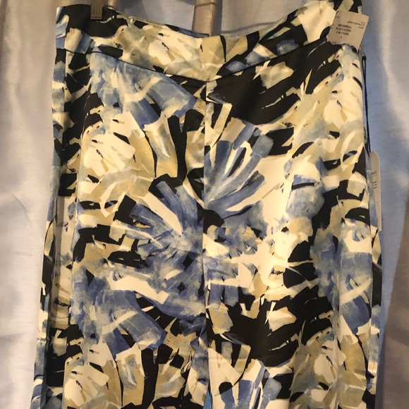 🆕Harve Bernard silky wideleg floral pants SzL E9 - Picture 3 of 10